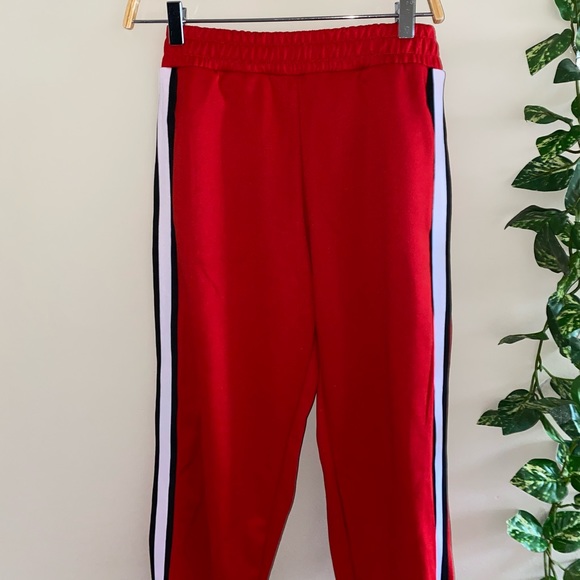Red jogger - Picture 1 of 1